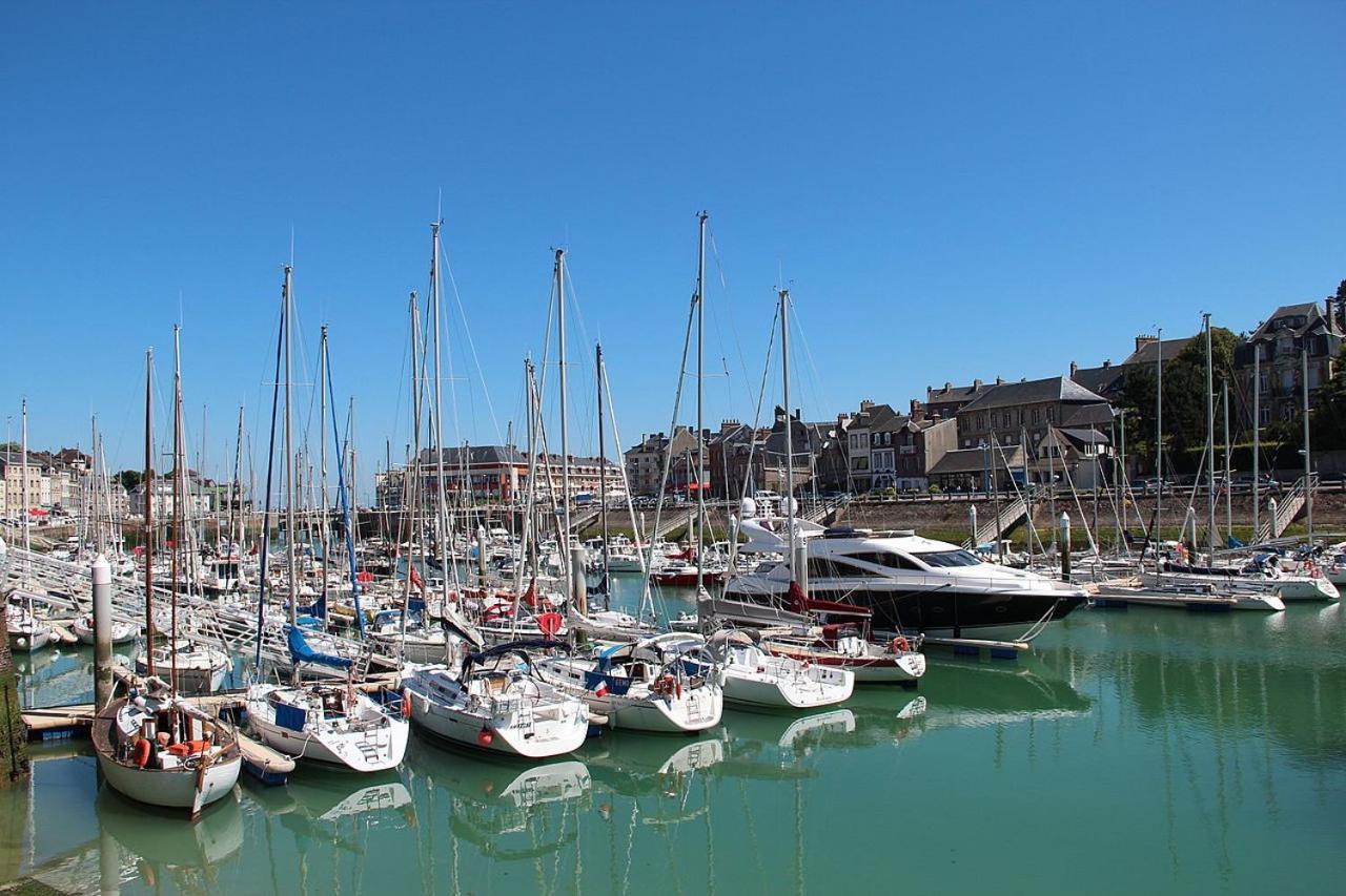 Appartement Meuble En Plein Coeur De St Valery En Caux Saint-Valery-en-Caux Exteriör bild
